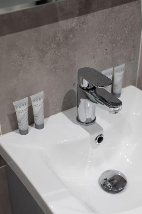 Luxury, Sleeps 6, City Centre 벨파스트 외부 사진